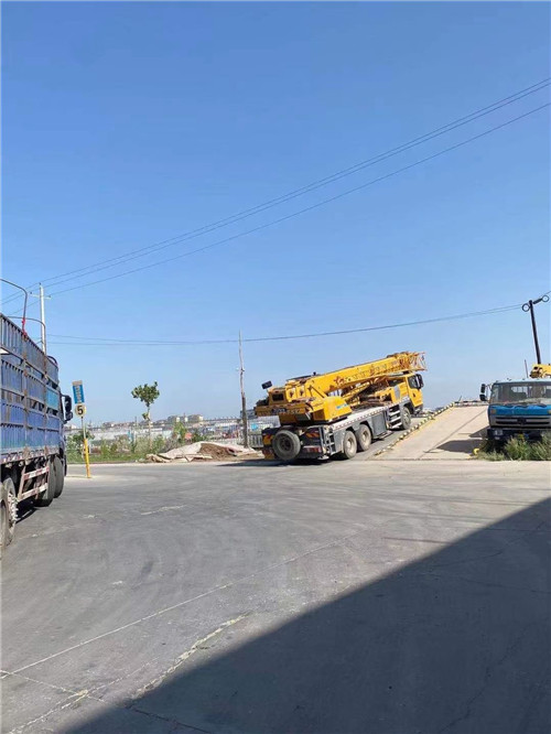 金川县25吨吊车的租赁价格大概是多少？