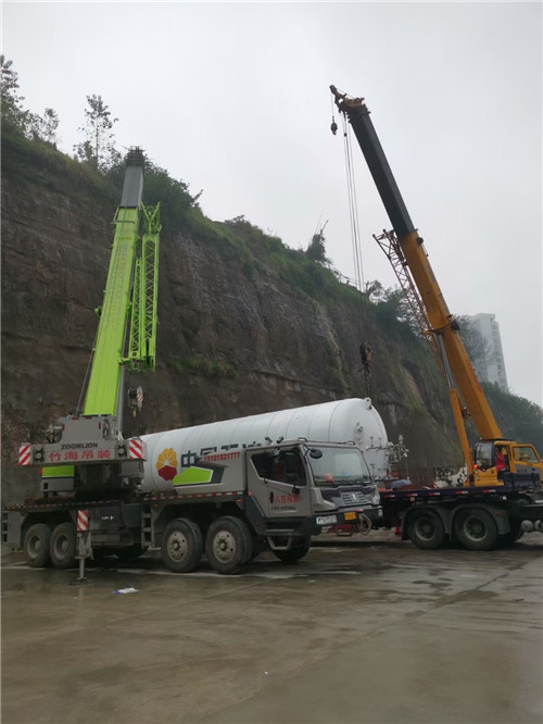 金川县“不怕风雨冻”—— 吊车的 “恶劣环境适应” 技术